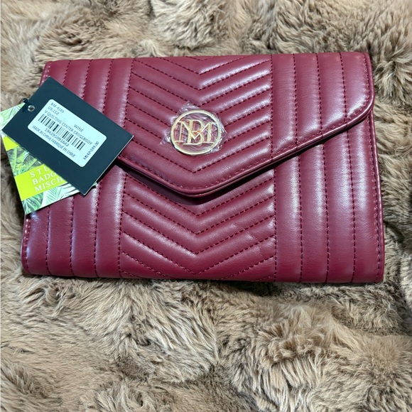 Badgley Mischka Handbags - Badgley Mischka quilted crossbody clutch in wine color